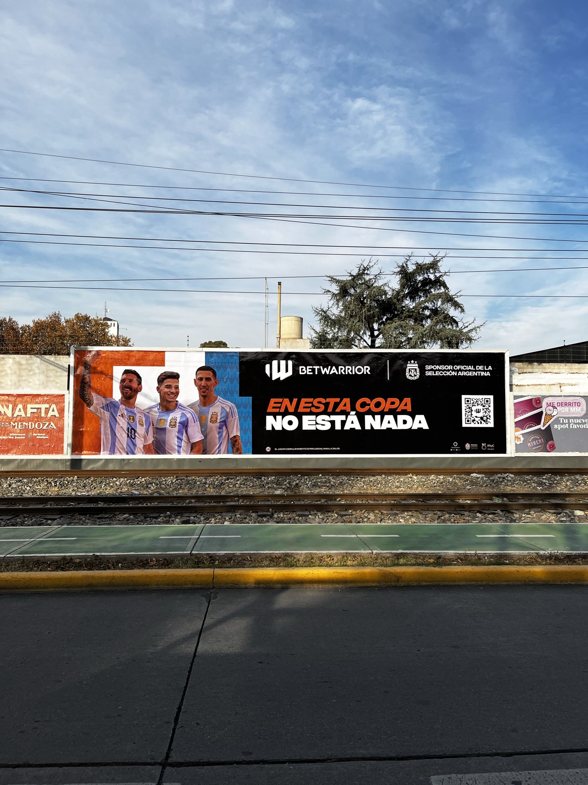 Gran Formato - Belgrano pasando Sobremonte fte. UTN, Ciudad